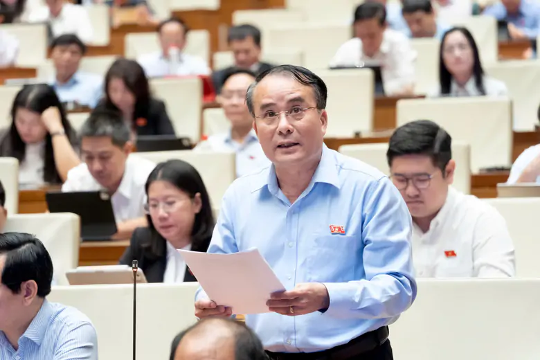 ĐBQH: Quản l&yacute; thiết bị bay kh&ocirc;ng người l&aacute;i cần tr&aacute;nh tạo r&agrave;o cản cho hoạt động d&acirc;n sự - Ảnh 2.