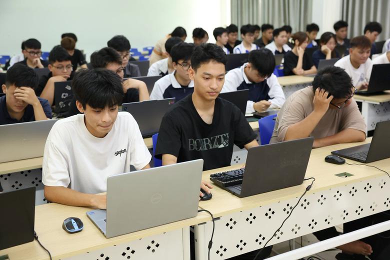 Loạt trường đại học c&ocirc;ng bố điểm chuẩn, c&oacute; ng&agrave;nh lấy tuyệt đối 30/30 - Ảnh 1.