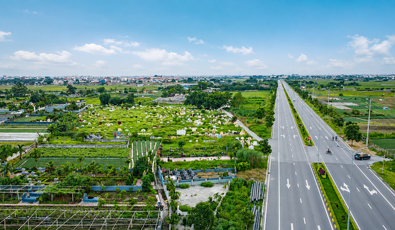 Đừng để nghĩa trang l&agrave;ng bị bỏ lại ph&iacute;a sau đ&ocirc; thị h&oacute;a - Ảnh 1.