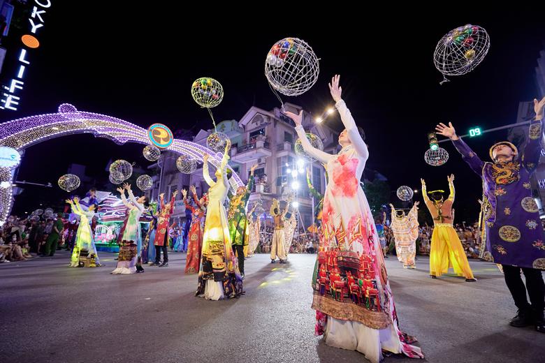 Nghệ An tổ chức Carnival quy mô lớn và bắn pháo hoa tầm cao đúng dịp 19/8 - Ảnh 1.