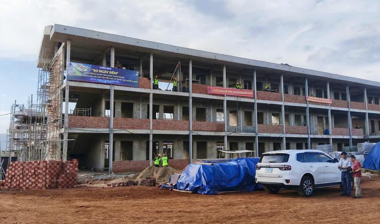 Gấp r&uacute;t ho&agrave;n thiện trường nội tr&uacute; v&ugrave;ng bi&ecirc;n trước năm học mới - Ảnh 1.