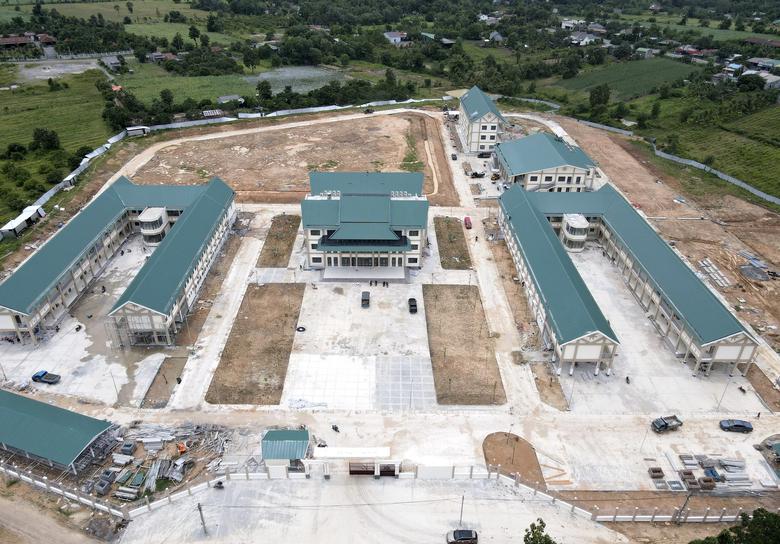 Gấp r&uacute;t ho&agrave;n thiện trường nội tr&uacute; v&ugrave;ng bi&ecirc;n trước năm học mới - Ảnh 2.