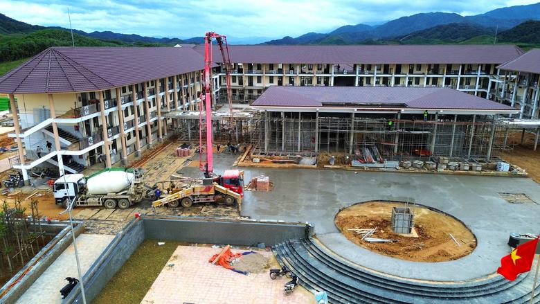 Gấp r&uacute;t ho&agrave;n thiện trường nội tr&uacute; v&ugrave;ng bi&ecirc;n trước năm học mới - Ảnh 3.