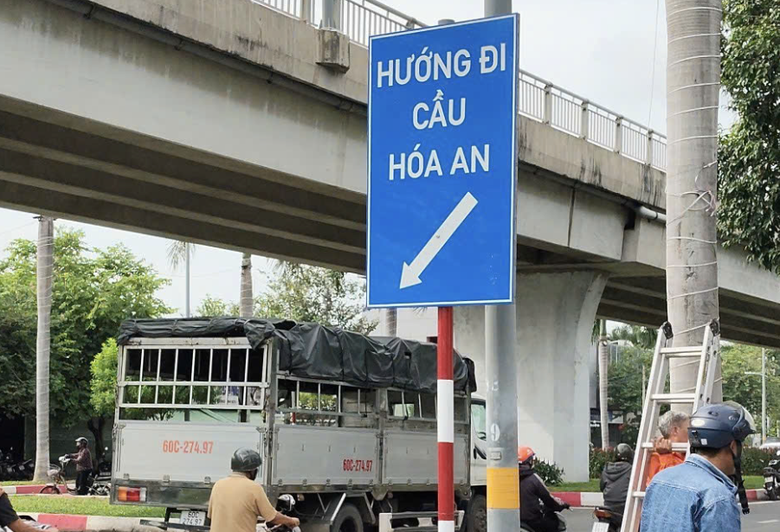 Nút giao đường Nguyễn Ái Quốc và đường ven sông Đồng Nai thí điểm phân luồng mới - Ảnh 2.