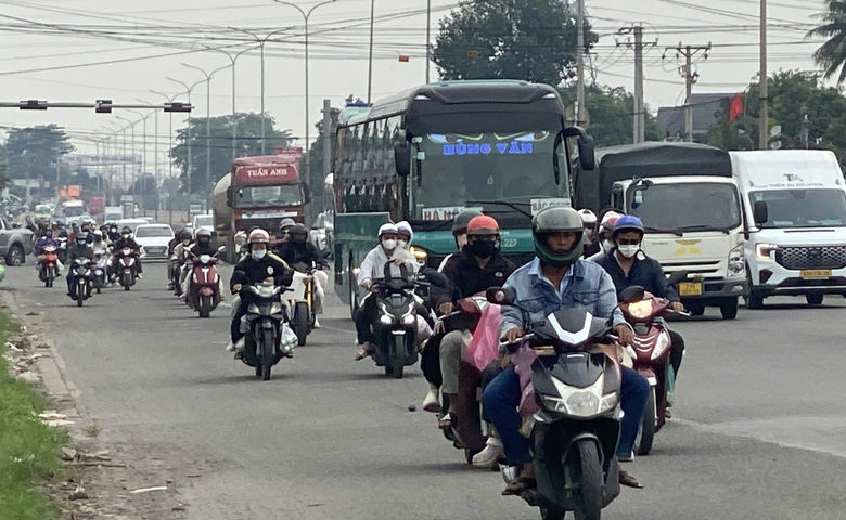 Người d&acirc;n kết th&uacute;c kỳ nghỉ sớm, cao tốc hướng về TP.HCM xảy ra &ugrave;n tắc - Ảnh 3.