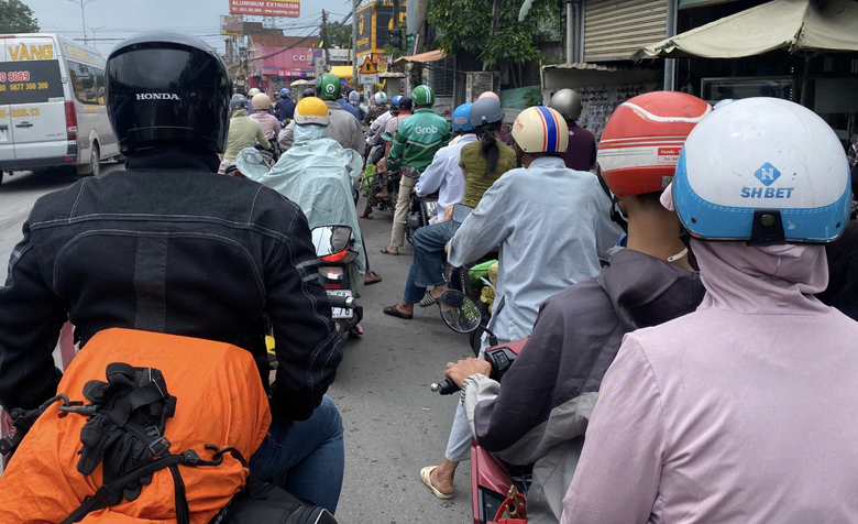 Người d&acirc;n kết th&uacute;c kỳ nghỉ sớm, cao tốc hướng về TP.HCM xảy ra &ugrave;n tắc - Ảnh 6.
