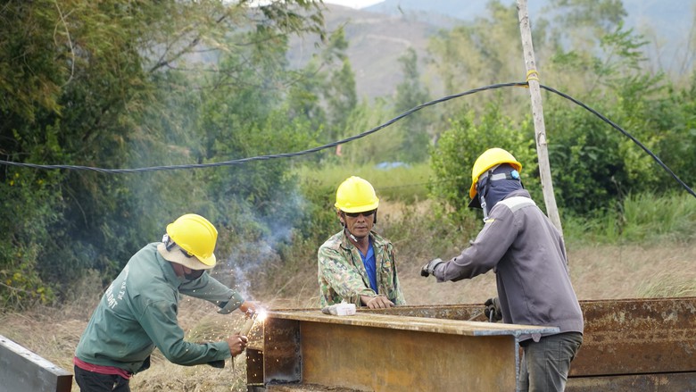 Xuy&ecirc;n lễ tr&ecirc;n c&ocirc;ng trường cao tốc Quy Nhơn - Pleiku , quyết t&acirc;m ho&agrave;n th&agrave;nh sớm - Ảnh 17.