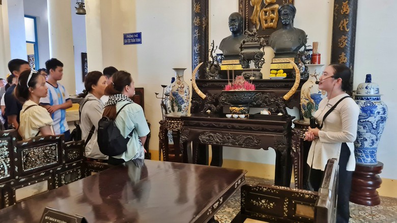 H&agrave;ng ng&agrave;n du kh&aacute;ch đến thăm nh&agrave; C&ocirc;ng tử Bạc Li&ecirc;u dịp lễ 2/9 - Ảnh 5.