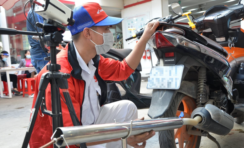Đề xuất cơ sở đăng kiểm tự định gi&aacute; kiểm định kh&iacute; thải xe m&aacute;y, kh&ocirc;ng cao hơn gi&aacute; tối đa - Ảnh 1.