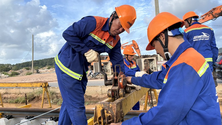 15.500 người l&agrave;m việc xuy&ecirc;n lễ tại c&ocirc;ng trường c&aacute;c dự &aacute;n APEC Ph&uacute; Quốc - Ảnh 5.