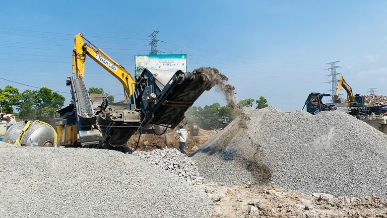 H&agrave; Nội c&ocirc;ng khai 81 vị tr&iacute; tập kết tạm đất đ&agrave;o, b&ugrave;n thải, chất thải x&acirc;y dựng- Ảnh 1.