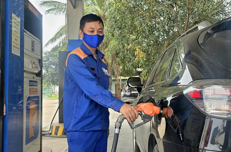 Gi&aacute; xăng E10 tăng gần 1.000 đồng/l&iacute;t từ chiều nay 10/9- Ảnh 1.