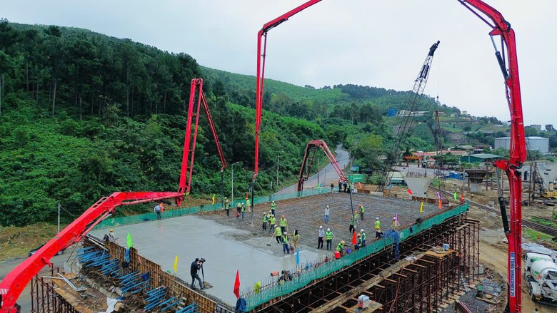 Nghi&ecirc;n cứu th&iacute; điểm "nhập khẩu" thợ l&agrave;nh nghề nước ngo&agrave;i l&agrave;m dự &aacute;n trọng điểm quốc gia - Ảnh 1.