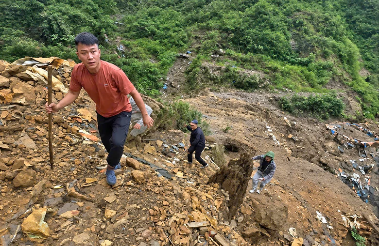 Cuộc chiến với &ldquo;c&aacute;i chết trắng&rdquo; giữa n&uacute;i rừng - Ảnh 1.