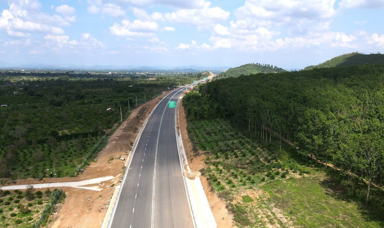 Kiểm tra, xử lý kiến nghị mở đường gom dân sinh cạnh cao tốc Khánh Hòa - Buôn Ma Thuột- Ảnh 1.