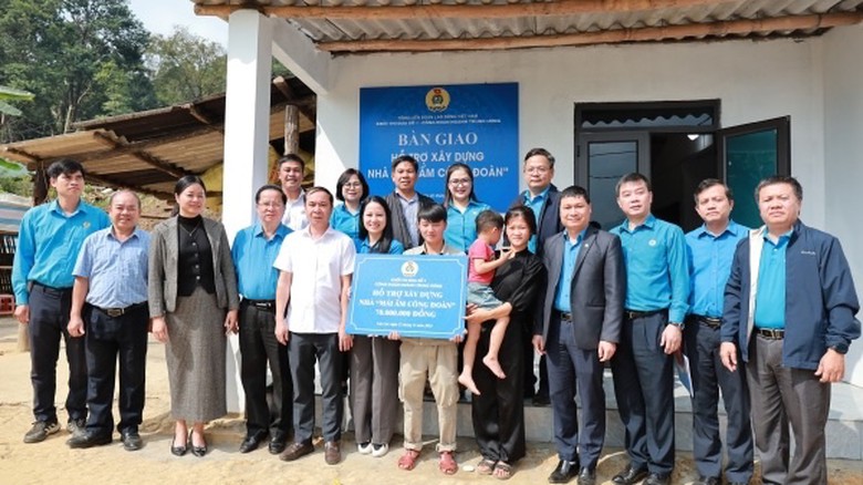 10 năm dựng m&aacute;i ấm, nối d&agrave;i những y&ecirc;u thương- Ảnh 1.