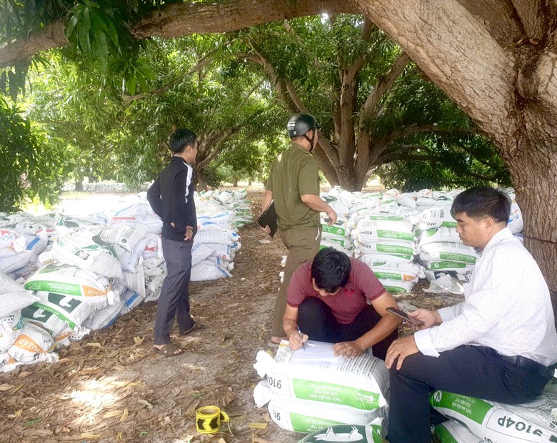 Ph&aacute;t hiện, xử l&yacute; b&atilde;i tập kết c&aacute;t trắng lậu với số lượng "khủng" tại Kh&aacute;nh H&ograve;a- Ảnh 1.