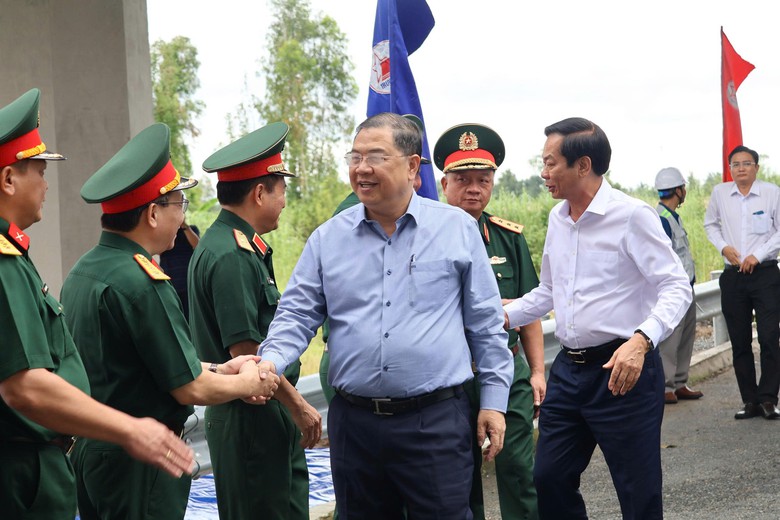 Ph&oacute; Thủ tướng Thường trực: Gỡ vướng vật liệu, đẩy nhanh tiến độ 3 cao tốc miền T&acirc;y- Ảnh 2.