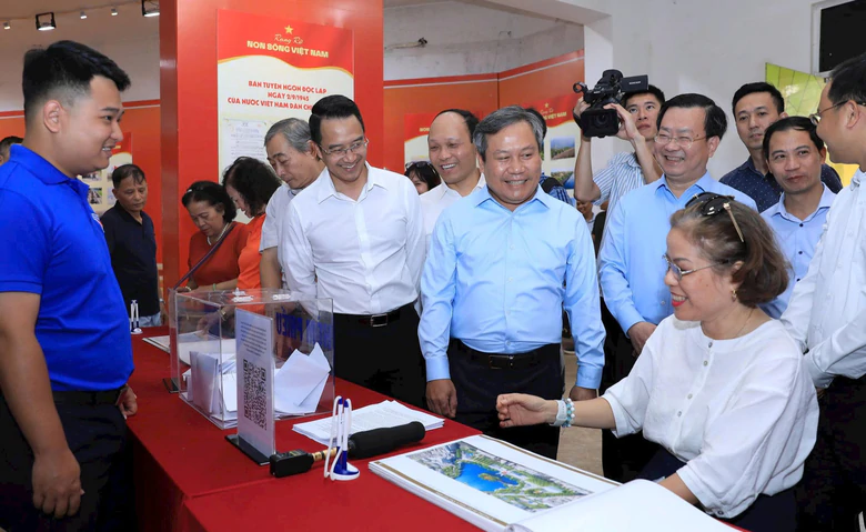 Chủ tịch H&agrave; Nội y&ecirc;u cầu tiếp thu tối đa &yacute; kiến về quy hoạch khu vực hồ Gươm, s&ocirc;ng Hồng- Ảnh 1.