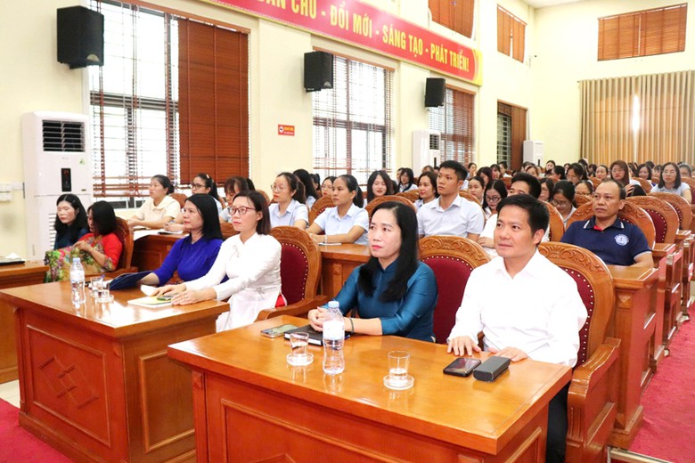 Phường Vĩnh Yên công bố, trao quyết định thành lập Đảng bộ các trường học - Ảnh 2.