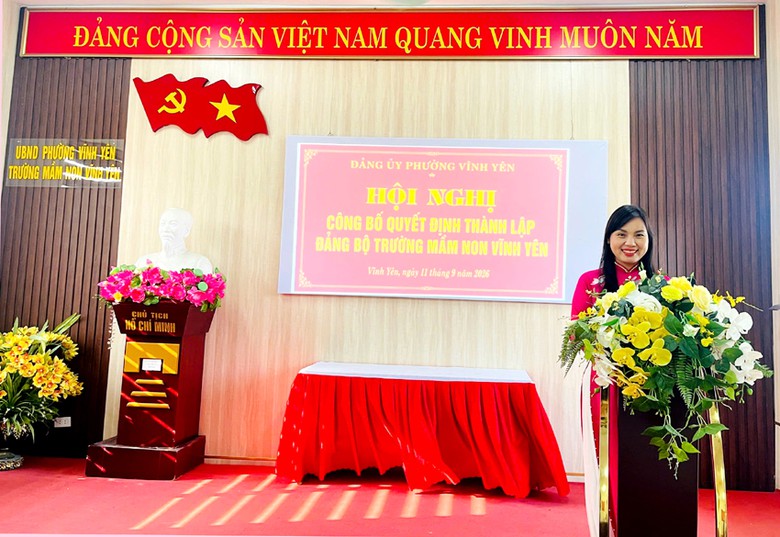 Phường Vĩnh Yên công bố, trao quyết định thành lập Đảng bộ các trường học - Ảnh 9.