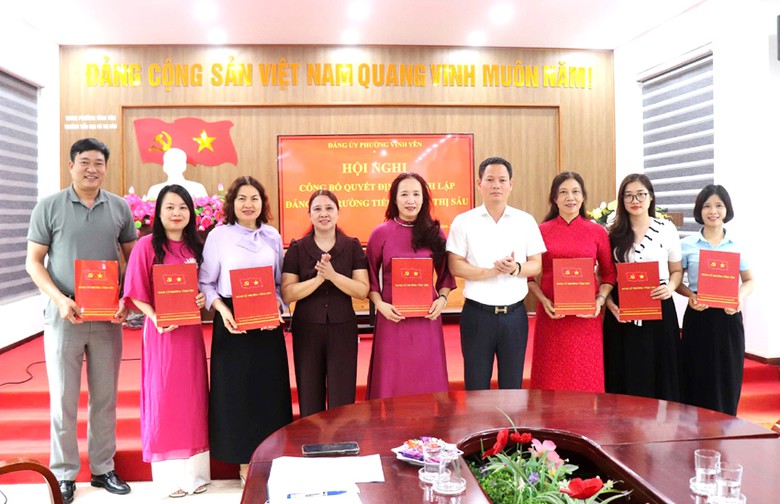 Phường Vĩnh Yên công bố, trao quyết định thành lập Đảng bộ các trường học - Ảnh 5.