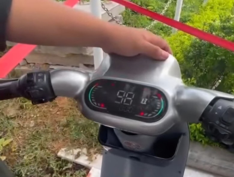 Học sinh “độ” IC xe đạp điện, đồng hồ hiển thị tốc độ 99 km/h ở Lào Cai- Ảnh 3.