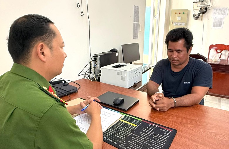 Đắk Lắk: Khởi tố người đ&agrave;n &ocirc;ng cầm dao đ&acirc;m c&aacute;n bộ Cảnh s&aacute;t 113- Ảnh 1.