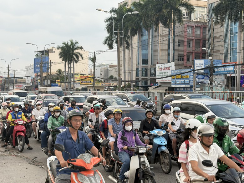 TP.HCM lên kế hoạch xử lý 28 điểm nguy cơ ùn tắc- Ảnh 1.