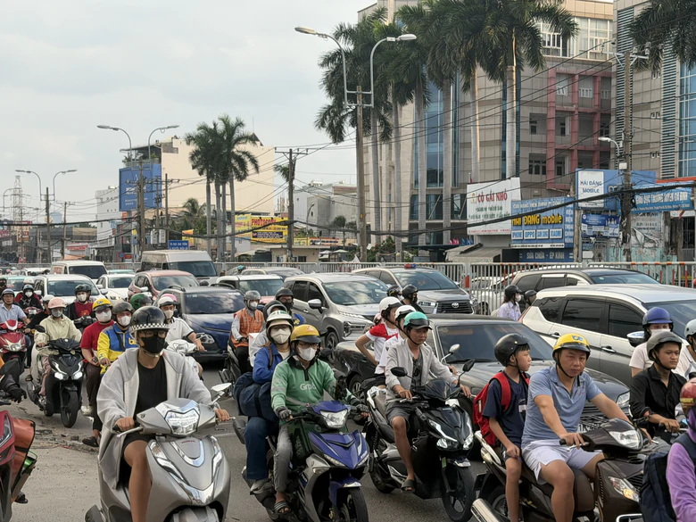 Gỡ nút thắt đề án kiểm soát khí thải tại TP.HCM (bài 1): Khát vọng xanh chờ hạ tầng - Ảnh 1.