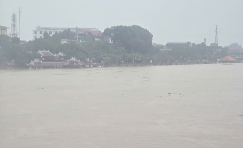 Thông xe các điểm sạt lở gây ách tắc giao thông trên tuyến đường Hồ Chí Minh qua Quảng Trị- Ảnh 4.