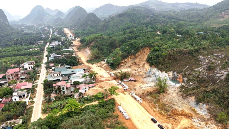 Ninh Bình đẩy nhanh giải phóng mặt bằng, quyết tâm đưa đường Bái Đính - Ba Sao về đích- Ảnh 4.