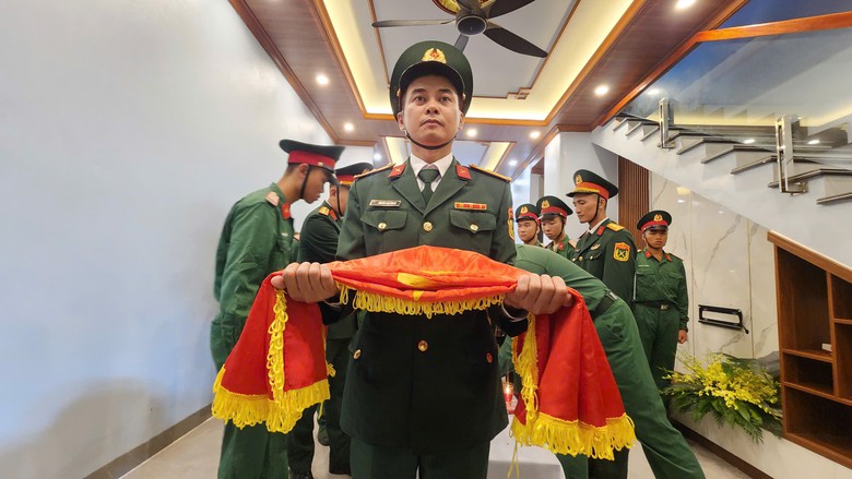 Ngh&igrave;n người dự lễ truy điệu v&agrave; tiễn đưa thiếu t&aacute; Trần Văn T&ugrave;ng- Ảnh 13.