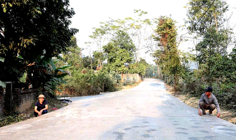 Tuy&ecirc;n Quang: Người d&acirc;n hiến đất l&agrave;m đường, mở lối ph&aacute;t triển n&ocirc;ng th&ocirc;n- Ảnh 2.