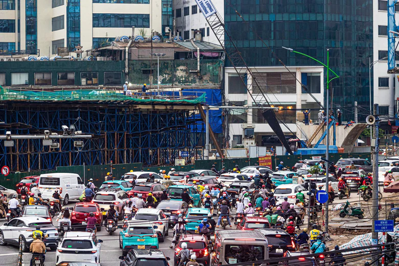 H&agrave; Nội: Khảo s&aacute;t, gỡ "n&uacute;t thắt" &ugrave;n ứ xe tại ng&atilde; tư Nguyễn Ch&iacute; Thanh - Đ&ecirc; La Th&agrave;nh - Ảnh 3.