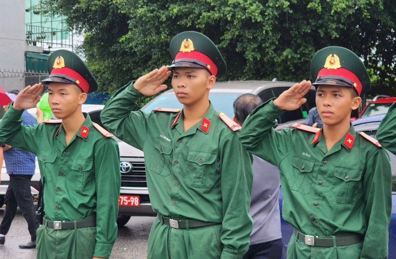 Ngh&igrave;n người dự lễ truy điệu v&agrave; tiễn đưa thiếu t&aacute; Trần Văn T&ugrave;ng- Ảnh 23.