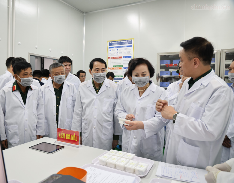 Ph&oacute; Thủ tướng Phạm Thị Thanh Tr&agrave;: Th&aacute;o gỡ điểm nghẽn, đẩy nhanh gi&aacute;m định ADN h&agrave;i cốt liệt sĩ - Ảnh 7.