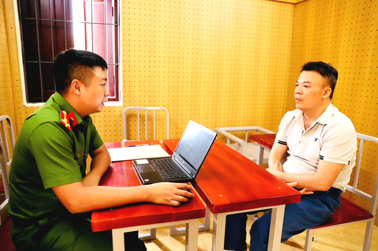 Giả danh l&atilde;nh đạo để can thiệp vi phạm giao th&ocirc;ng, chiếm đoạt h&agrave;ng trăm triệu đồng- Ảnh 1.