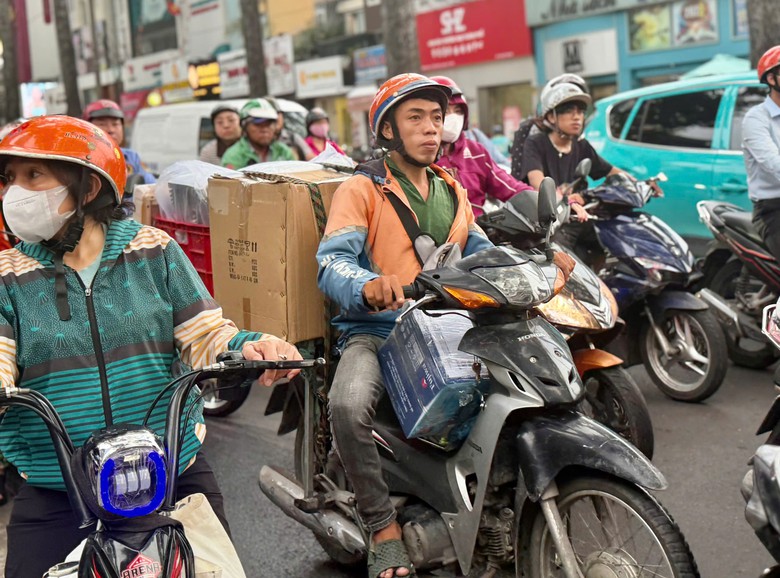 TP.HCM: 400.000 t&agrave;i xế xe c&ocirc;ng nghệ v&agrave; b&agrave;i to&aacute;n an sinh- Ảnh 4.