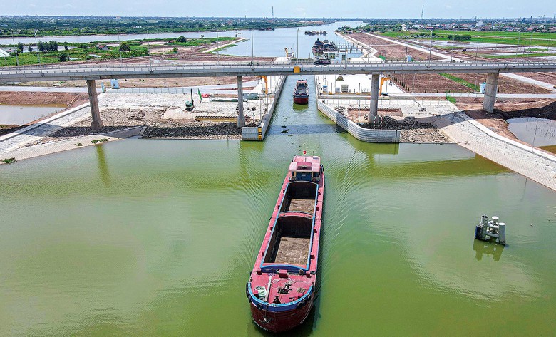Đột ph&aacute; đầu tư đường bộ, tạo kết nối li&ecirc;n ho&agrave;n, xo&aacute; điểm nghẽn vận tải- Ảnh 2.