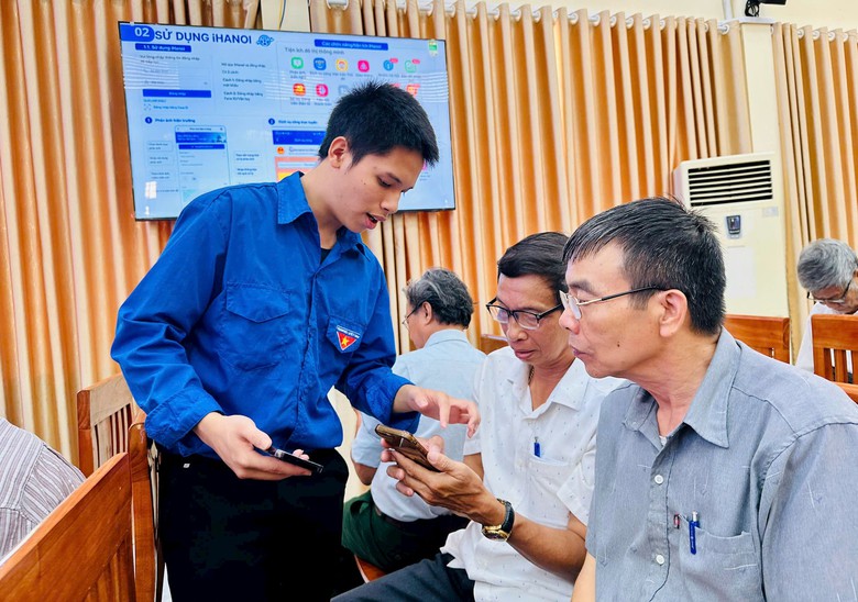 Người cao tuổi thủ đ&ocirc; kh&ocirc;ng đứng ngo&agrave;i h&agrave;nh tr&igrave;nh chuyển đổi số- Ảnh 2.