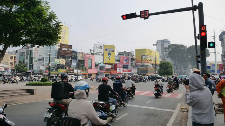 TP.HCM thí điểm đèn tín hiệu tại điểm nóng giao thông ngã 6 Cộng Hòa- Ảnh 2.
