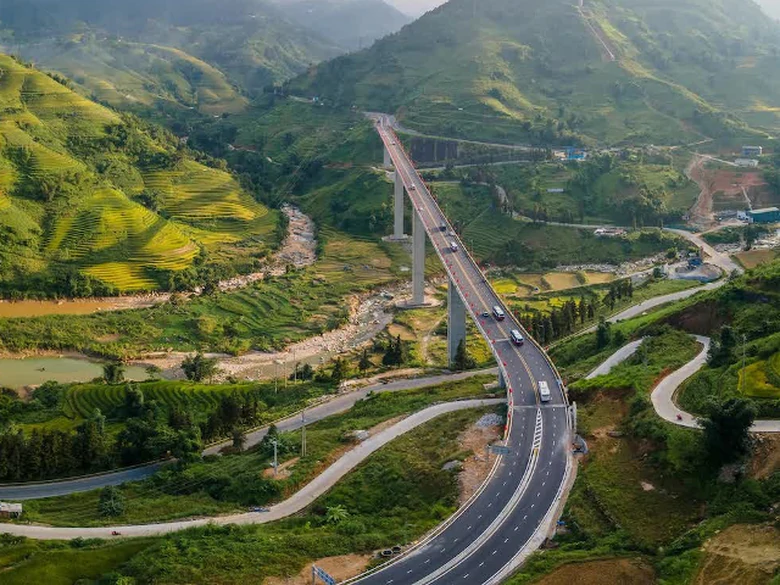 Cao tốc Vinh &ndash; Thanh Thủy: Linh hoạt biện ph&aacute;p thi c&ocirc;ng trong m&ugrave;a mưa - Ảnh 2.