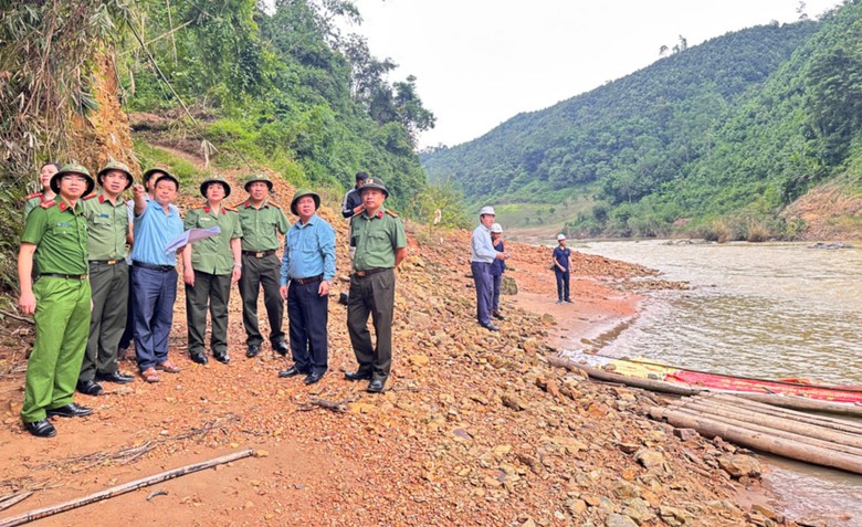 C&ocirc;ng an Lạng Sơn chủ tr&igrave; x&acirc;y cầu d&acirc;n sinh cho người d&acirc;n v&ugrave;ng lũ- Ảnh 1.