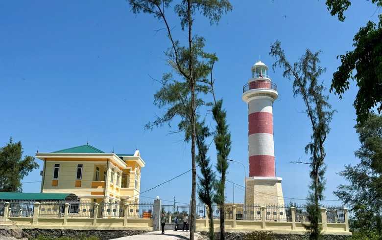 Đưa v&agrave;o vận h&agrave;nh trạm đ&egrave;n biển Lạch Gh&eacute;p - Ảnh 1.