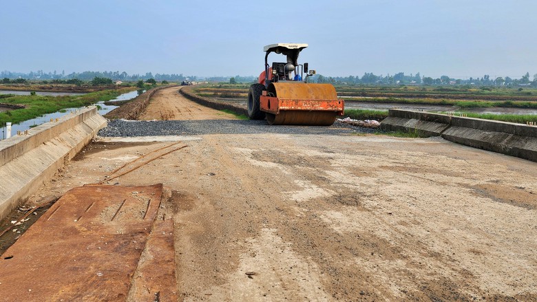 C&agrave; Mau: B&agrave;n giao 100% mặt bằng sạch, đường Phước Long - Ba Đ&igrave;nh tăng tốc thi c&ocirc;ng- Ảnh 6.