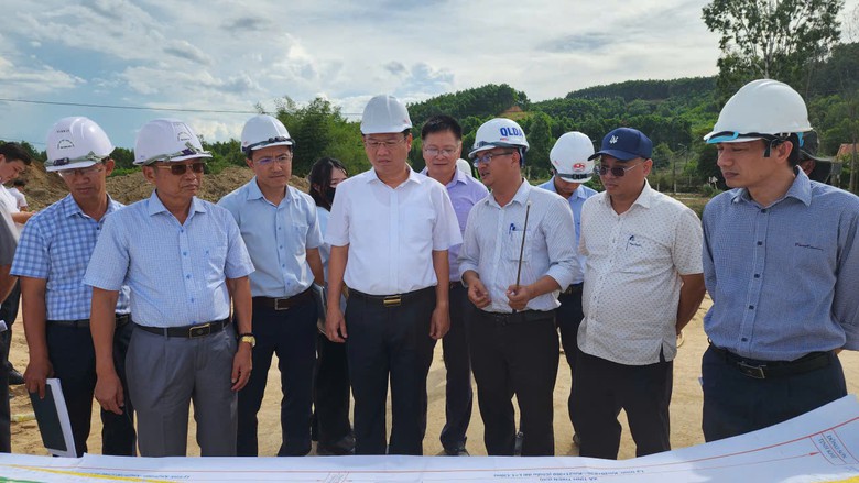 Quảng Ng&atilde;i: Tăng cường gi&aacute;m s&aacute;t, quản l&yacute;, n&acirc;ng cao chất lượng c&ocirc;ng tr&igrave;nh giao th&ocirc;ng- Ảnh 3.