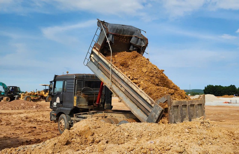 Quảng Ng&atilde;i: Tăng cường gi&aacute;m s&aacute;t, quản l&yacute;, n&acirc;ng cao chất lượng c&ocirc;ng tr&igrave;nh giao th&ocirc;ng- Ảnh 1.