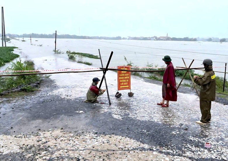 Ninh B&igrave;nh chủ động ứng ph&oacute; mưa lớn, bảo đảm an to&agrave;n giao th&ocirc;ng- Ảnh 1.