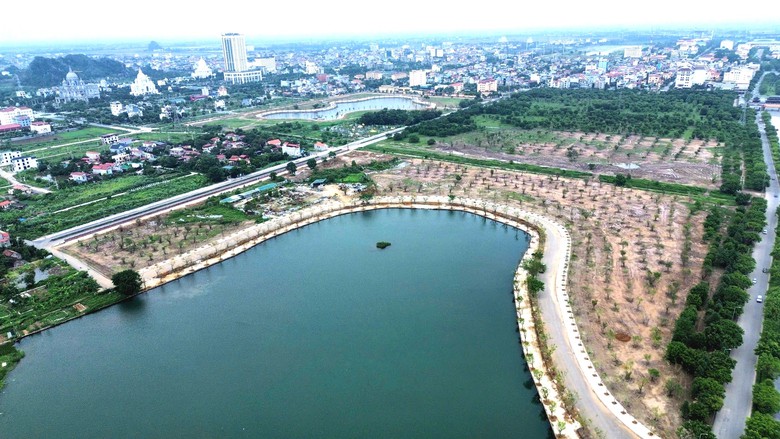 Ninh Bình: Nỗ lực hoàn thiện các điều kiện hướng tới thành phố trực thuộc Trung ương- Ảnh 2.